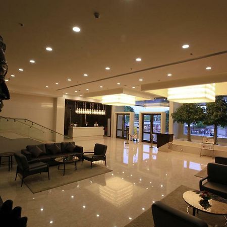 Goutham Grand Hotel Tenali Bagian luar foto