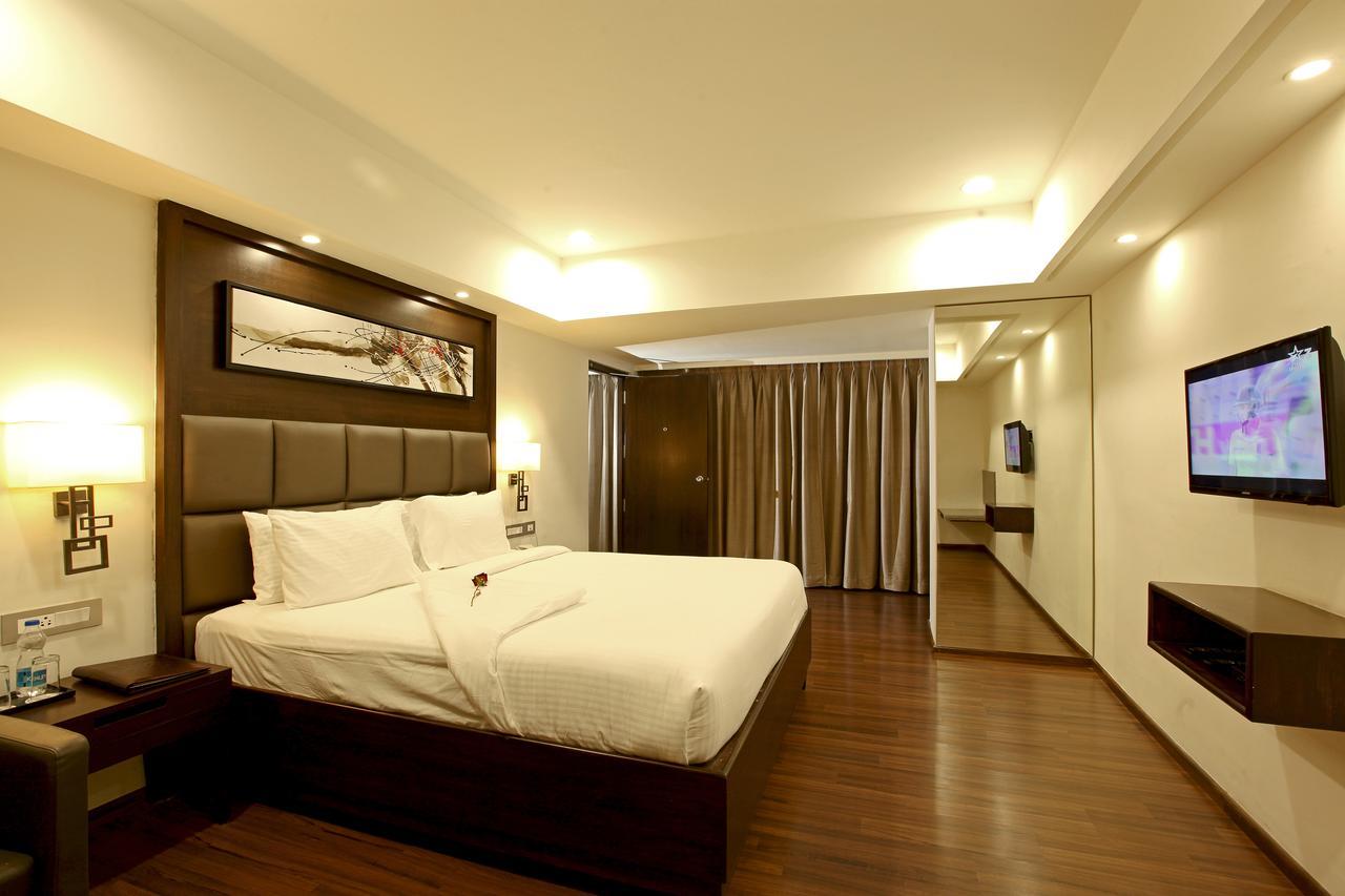 Goutham Grand Hotel Tenali Bagian luar foto