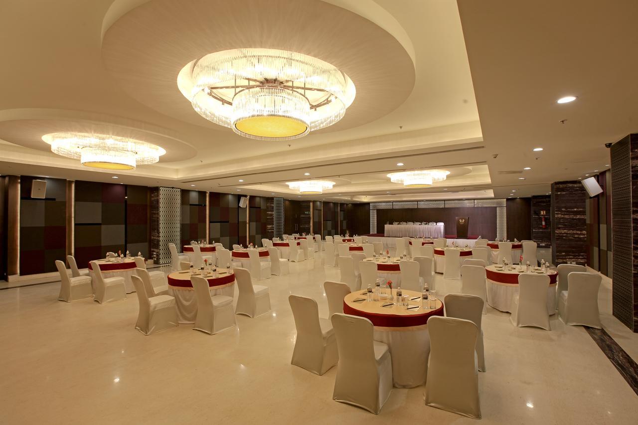 Goutham Grand Hotel Tenali Bagian luar foto
