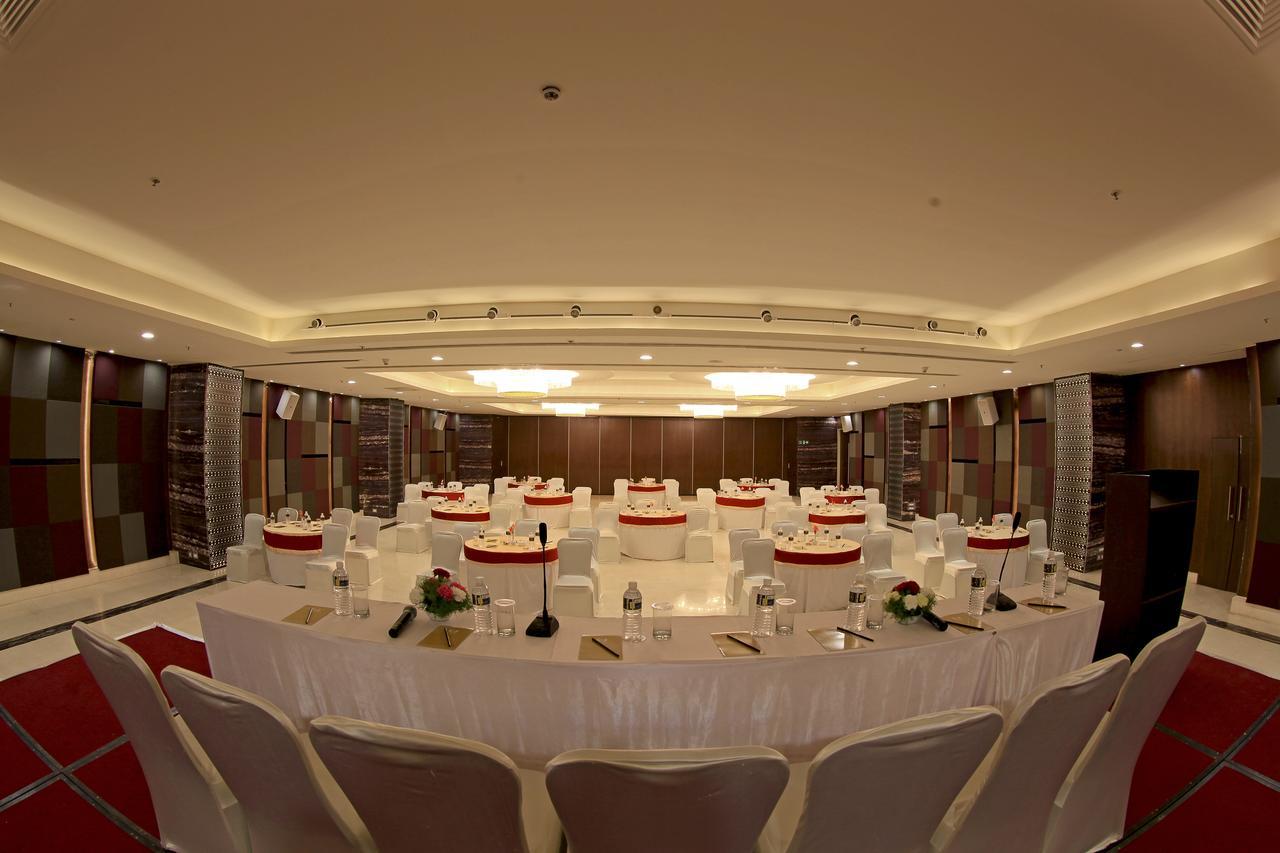 Goutham Grand Hotel Tenali Bagian luar foto