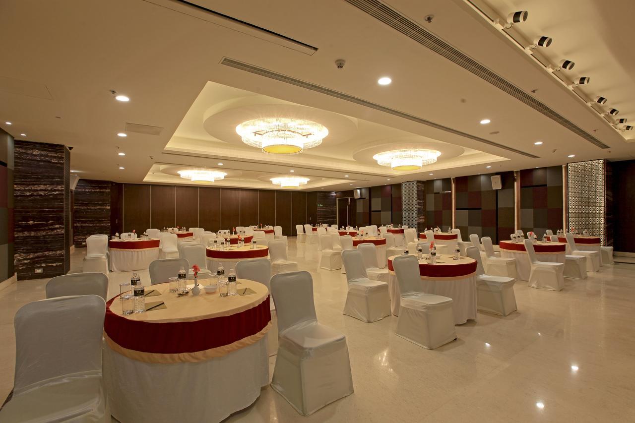 Goutham Grand Hotel Tenali Bagian luar foto