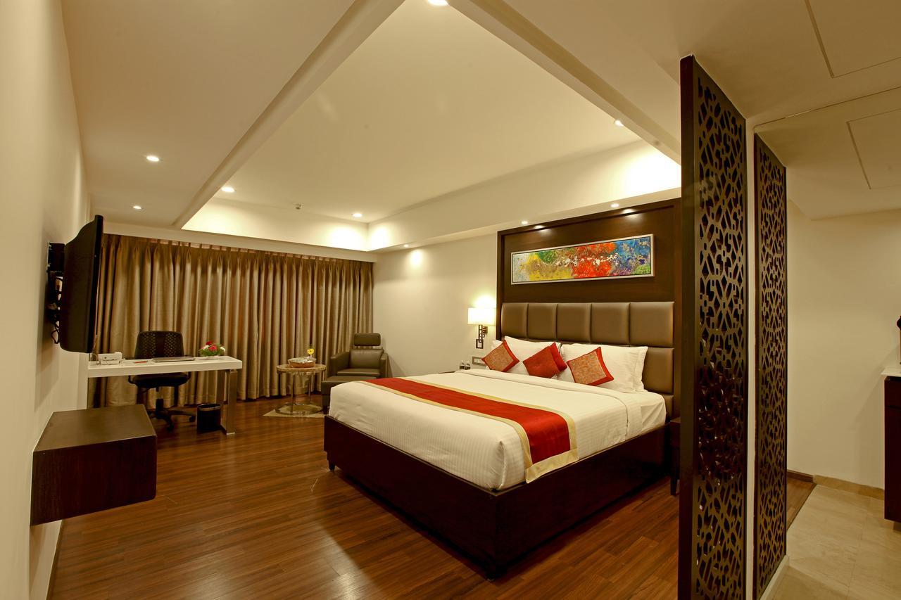 Goutham Grand Hotel Tenali Bagian luar foto