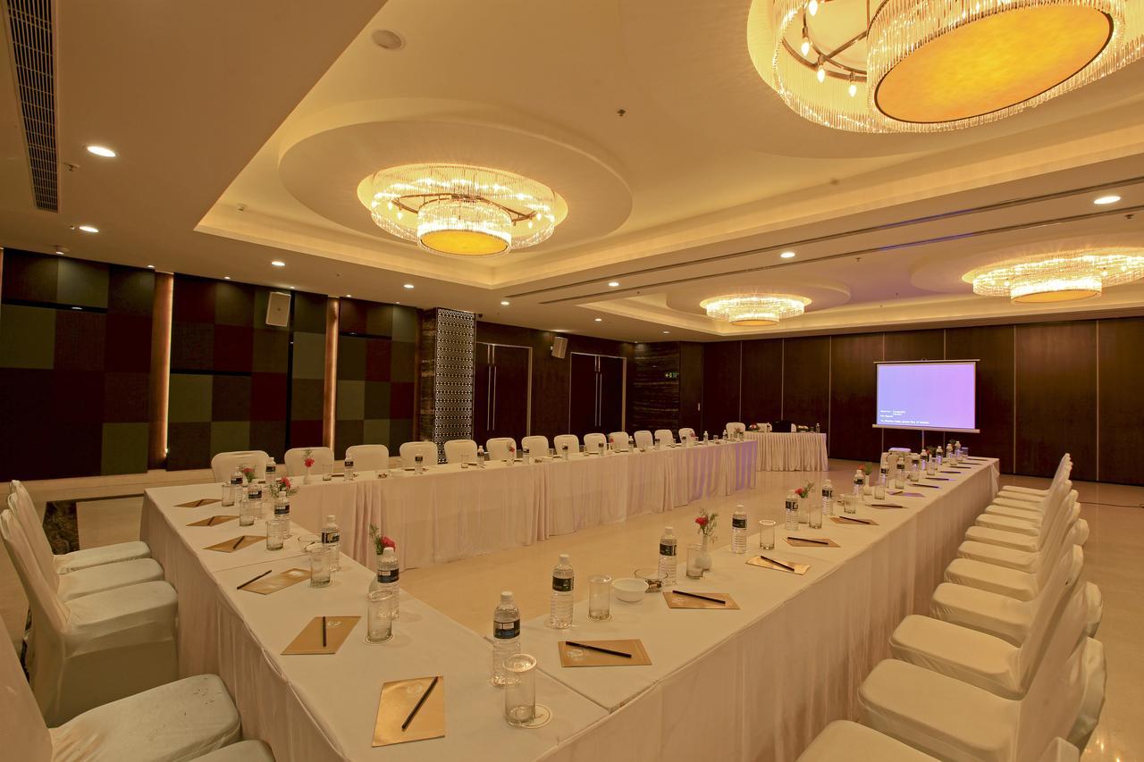 Goutham Grand Hotel Tenali Bagian luar foto