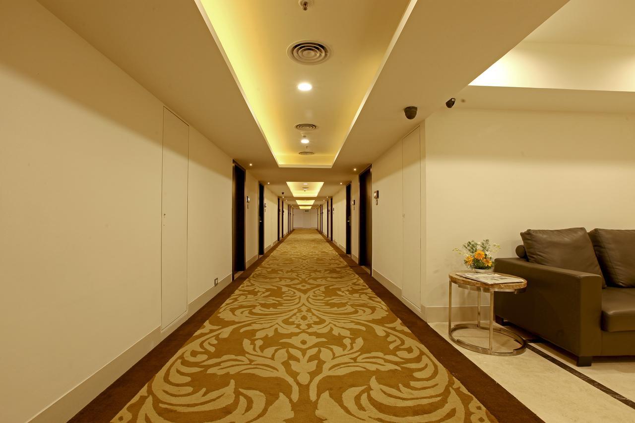 Goutham Grand Hotel Tenali Bagian luar foto