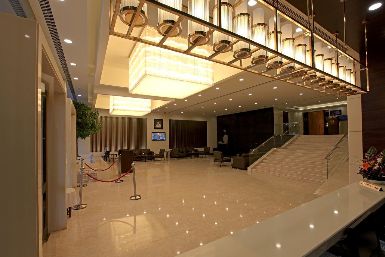 Goutham Grand Hotel Tenali Bagian luar foto