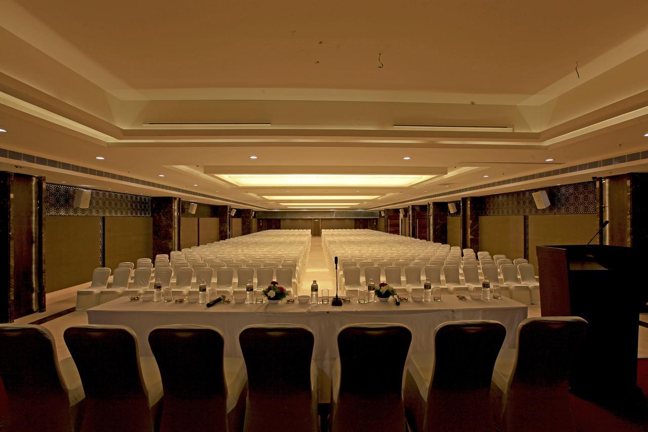 Goutham Grand Hotel Tenali Bagian luar foto