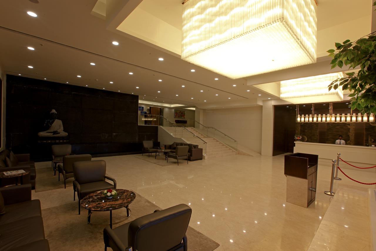 Goutham Grand Hotel Tenali Bagian luar foto