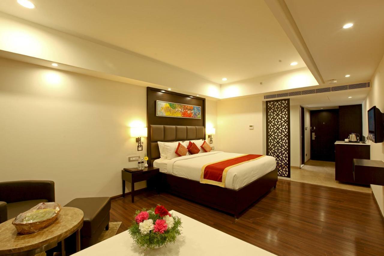 Goutham Grand Hotel Tenali Bagian luar foto