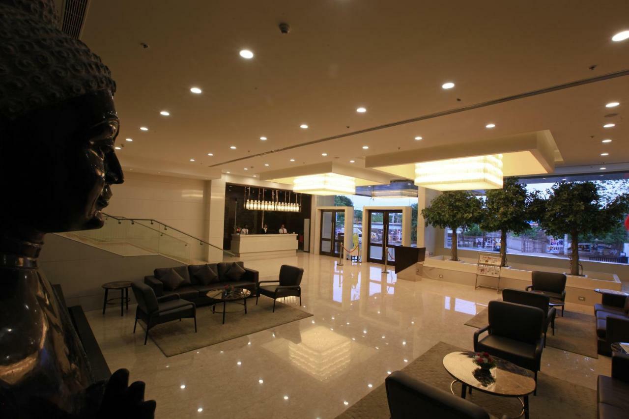 Goutham Grand Hotel Tenali Bagian luar foto