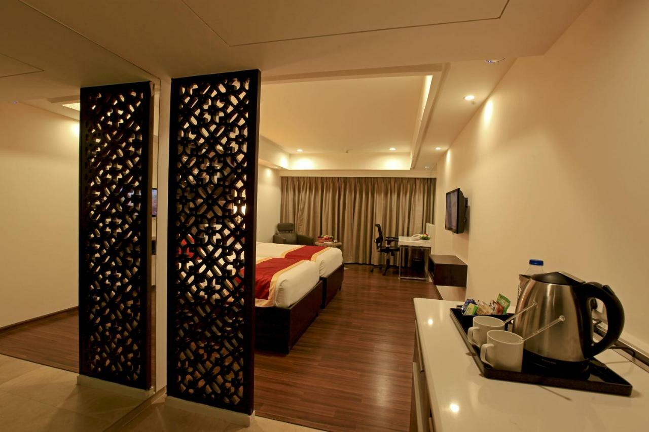 Goutham Grand Hotel Tenali Bagian luar foto