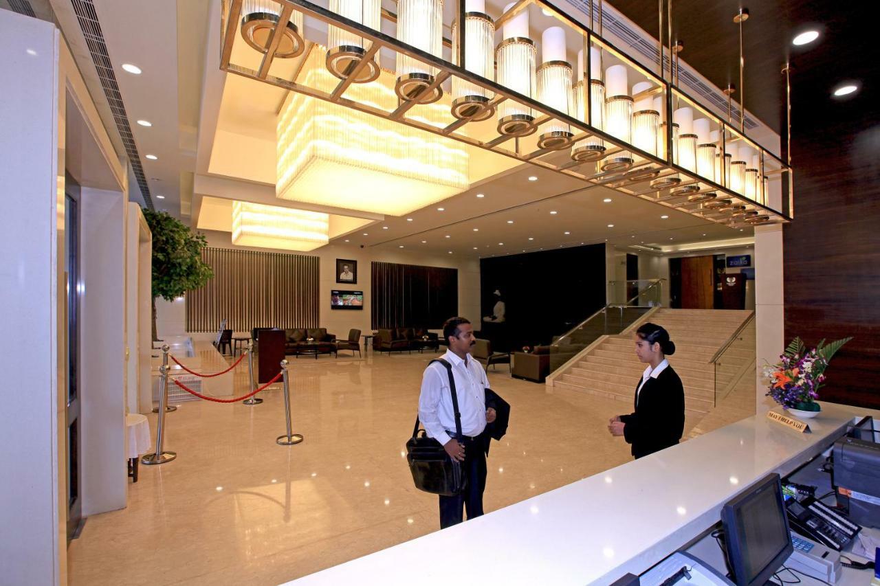 Goutham Grand Hotel Tenali Bagian luar foto