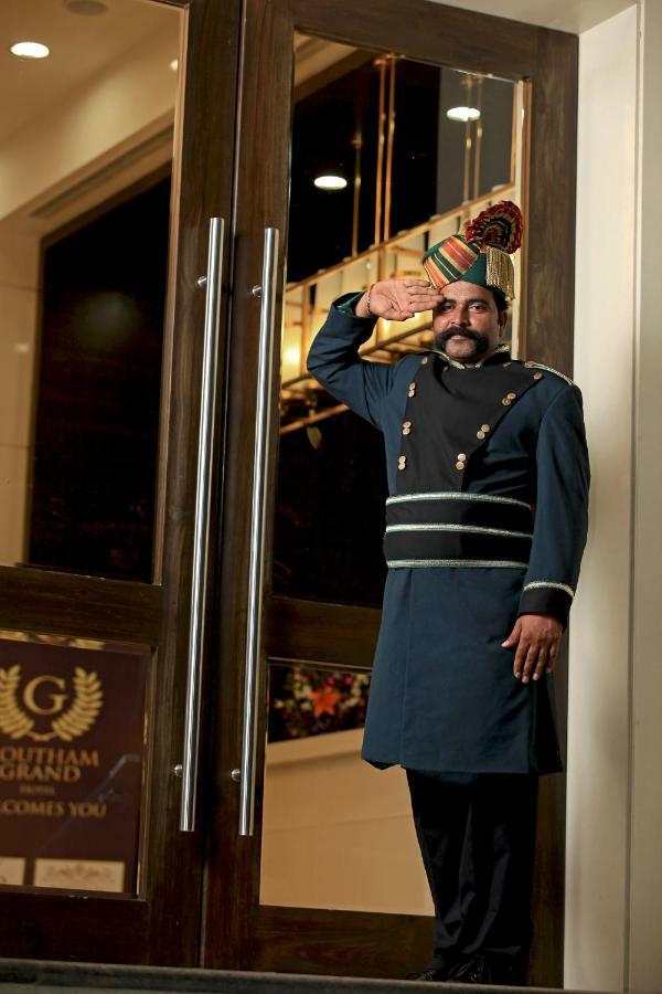 Goutham Grand Hotel Tenali Bagian luar foto